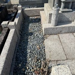 【お墓参り代行の光蔵】八事霊園で玉砂利の追加工事の画像2