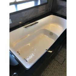 ダーク系浴室のクリーニングの画像3