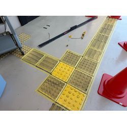 本日はスーパー様の点字ブロック補修の画像1