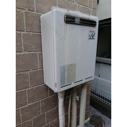 高崎市で従来型の壁掛けのガス給湯器をエコジョーズに交換工事の画像1