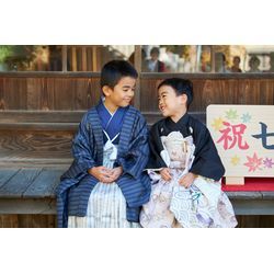 【狭山神社での七五三のお写真】しっかりリードしてくれるお兄ちゃんが印象的でした！の画像1