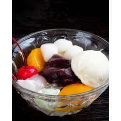 「甘味、時を紡ぐ ― 人形町『初音』白玉クリームあんみつ」の画像1