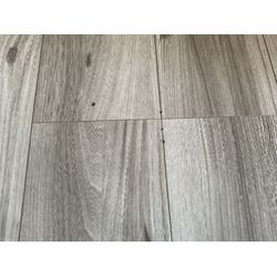 床なりのビス止め跡処理の画像1