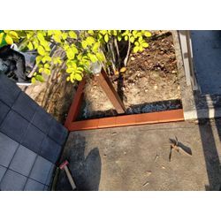 お庭まわりの仕切り直し施工の画像1