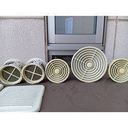 マンション内、壁の換気口クリーニングの画像3