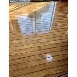 ご家庭の床をぴかぴかつるんと復活！床剥離作業の画像1