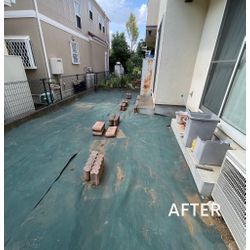 東京都　武蔵村山市　防草シートから突き出てきた雑草をなんとかしてほしいというご依頼の画像2