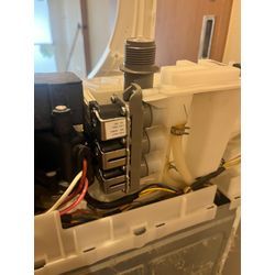 Panasonic縦型洗濯機「NA-FW100S2」U14エラー修理（給水弁交換）の画像3