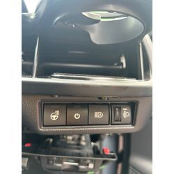 新型プリウスTVキット取り付けの画像3