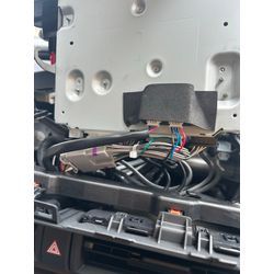 新型プリウスTVキット取り付けの画像2