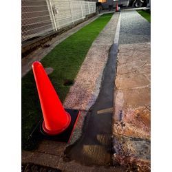 通路の人工芝＋コンクリート補修でスッキリ仕上げ✨の画像1