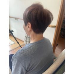 シニアのおしゃれショートヘアの画像3