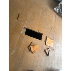 フローリング剥がし工事の画像1