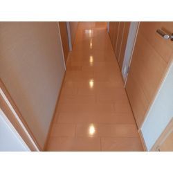 築17年のマンション床へセラミックガラスコーティング施工の画像1