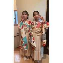 小学校卒業式袴「カチモリヘア・カチモリ編みおろし」でお揃いに　袴結びはみんなと違う　特別に可愛い花結びで　お作りしましたの画像1