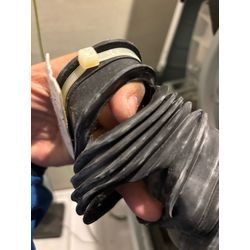 相模原市南区｜乾燥不良の原因は“見えない破損”！？ドラム式洗濯機の送風ホース交換で完全復活✨ おたすけマンの画像1