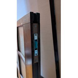 施工実例　引き戸　甲丸レールからウイングレール（V レール）　戸車　Vレール用静音　交換の画像2