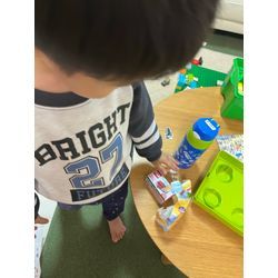 お客様からトミカをプレゼントされて喜ぶ36歳の画像3