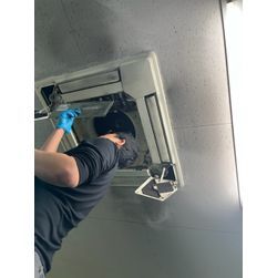 天井埋込型エアコンの分解の画像1