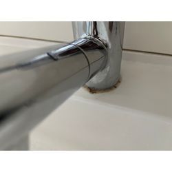 ハイターでも落ちないカビを一掃！コーキング打ち直しで高級感のある浴室にの画像1