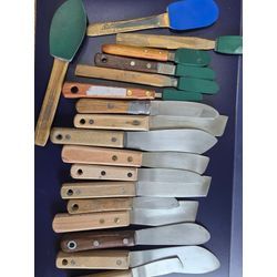 繊細なコーキングには、道具が命！　サッシ１枚（２時間位）からでも施工します。の画像1