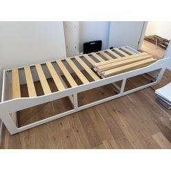 イケア:お洒落なヘムネスベッドの組み立ての画像2