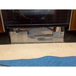 ネズミの室内侵入対策（システムキッチンのオーブン下部）の画像1