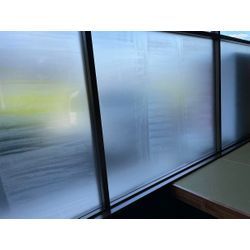 神奈川県横浜市神奈川区の企業様事務所に目隠しフィルムを施工させていただきました。の画像1