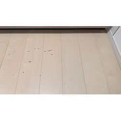 施工実例フローリング　エグレ傷密集　同業他社手直しの画像1