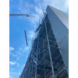 マンション足場組立作業の画像1