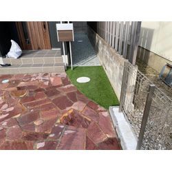 砂利から人工芝へ。お手入れ不要の快適なお庭に変身！」の画像3