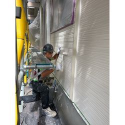 茅ヶ崎市で水性無機塗料の断熱・遮熱塗装｜ランデックスコートP-8000 中塗り施工中の画像3