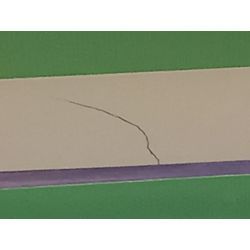 賃貸物件の浴室エプロンキズ補強と塗装現場の画像1