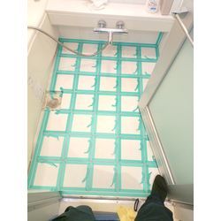 浴室　タイルの床の画像2