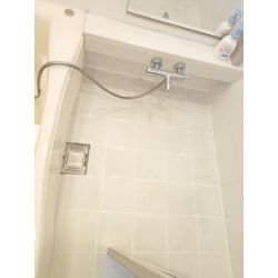 浴室　タイルの床の画像3