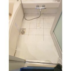 浴室　タイルの床の画像1