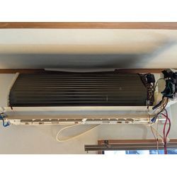 東京都三鷹市 お掃除機能付きエアコン 分解クリーニング パナソニック CS-X561D2の画像1