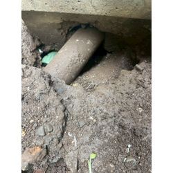 戸建て外構にある排水管、排水桝の周辺対策（ビフォー）の画像2