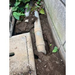 戸建て外構にある排水管、排水桝の周辺対策（ビフォー）の画像3