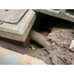 戸建て外構にある排水管、排水桝の周辺対策（ビフォー）の画像1