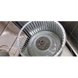 レンジフードシロッコファン分解洗浄の画像3