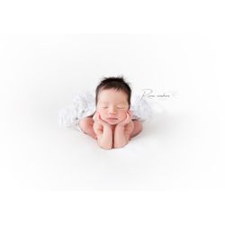 頬杖ポーズの画像3