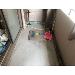 ＼ベランダって、意外と汚れがたまりやすい場所なんです／の画像1