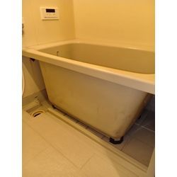 お風呂エプロン内洗浄＋トイレクリーニングの画像2