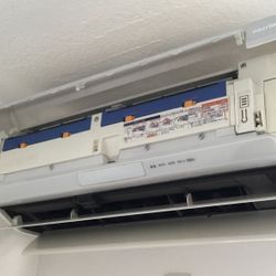 リピート3年ぶりの訪問　タバコあり、ペットあり　★2011年 AS-281KS エアコンクリーニング★の画像1