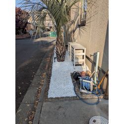 神奈川県二宮町にて草むしり、除草シート敷き、砂利敷きを行いましたの画像2