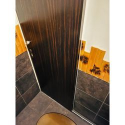 横浜市の店舗で扉のレール交換を行いました。の画像2