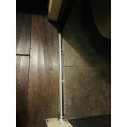 横浜市の店舗で扉のレール交換を行いました。の画像1