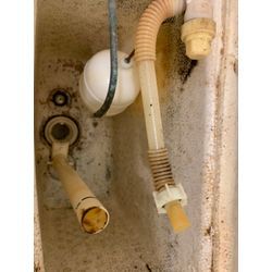 府中市　トイレ水漏れ修理　最安値　即日対応の画像1