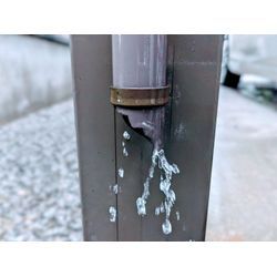 外壁リフォームに伴い地面に近い雨樋の交換を行いましたの画像3
